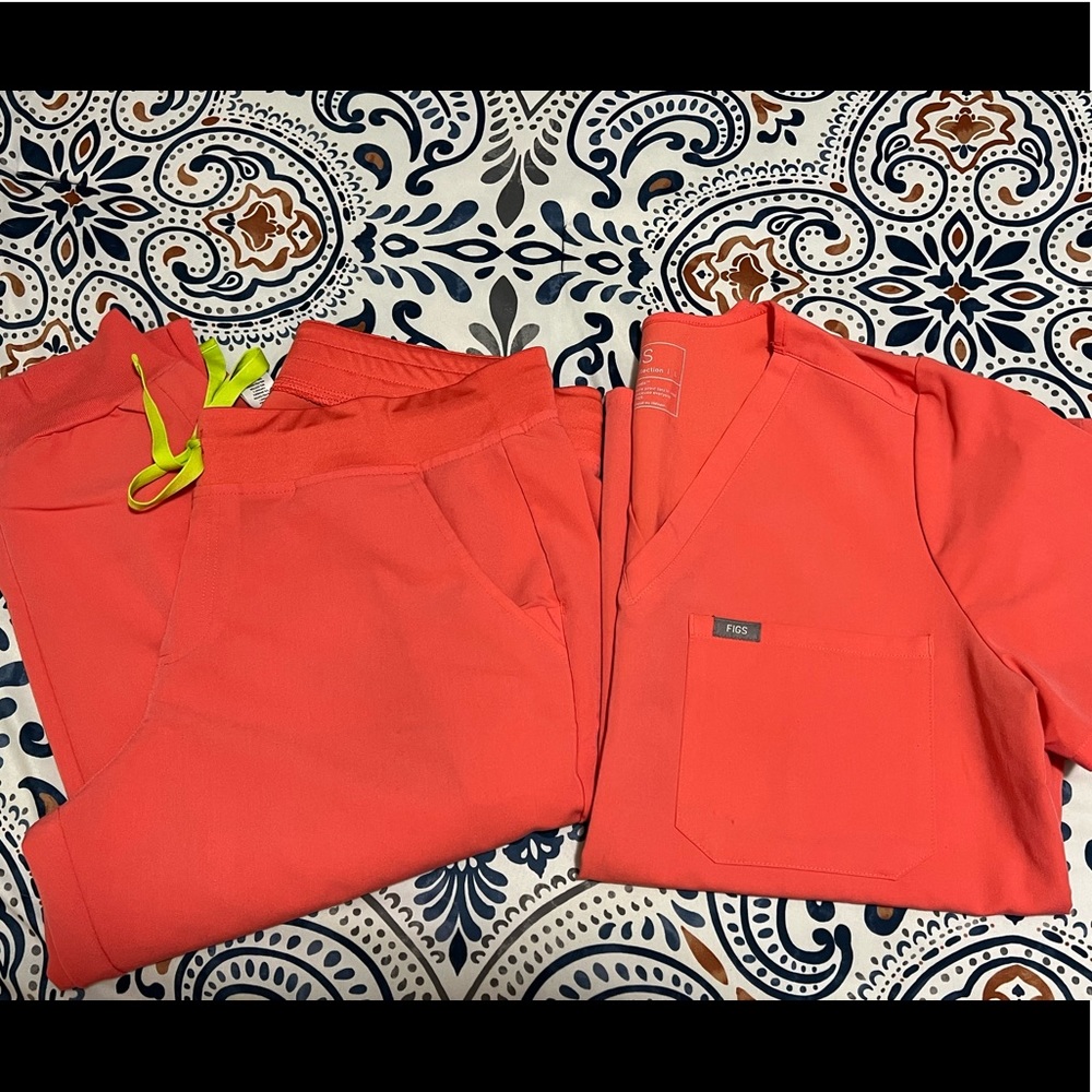 Hot Coral Figs Scrub Set